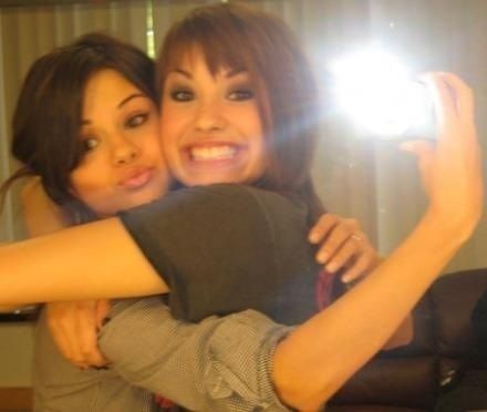 demi-lovato-and-selena-gomez-friends-2011.jpg