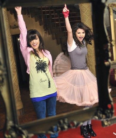selena-and-demi-selena-gomez-.jpg