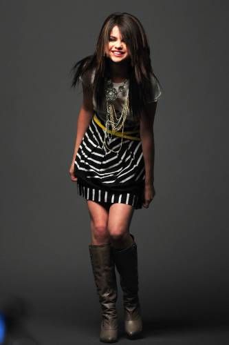 selena-gomez-dancing-005.jpg